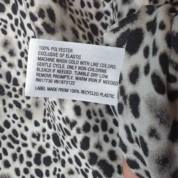 💖Leopard Print Top. A New Day - Picture 4 of 9